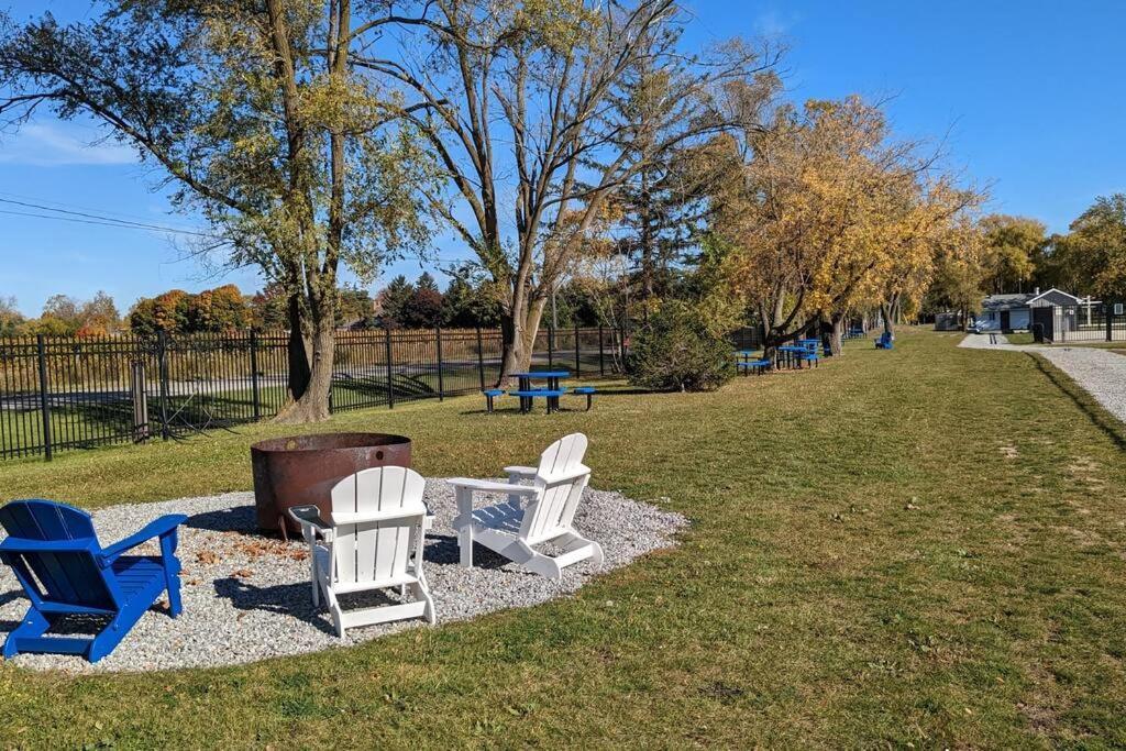 Subu'S Paradise In Niagara Exterior photo