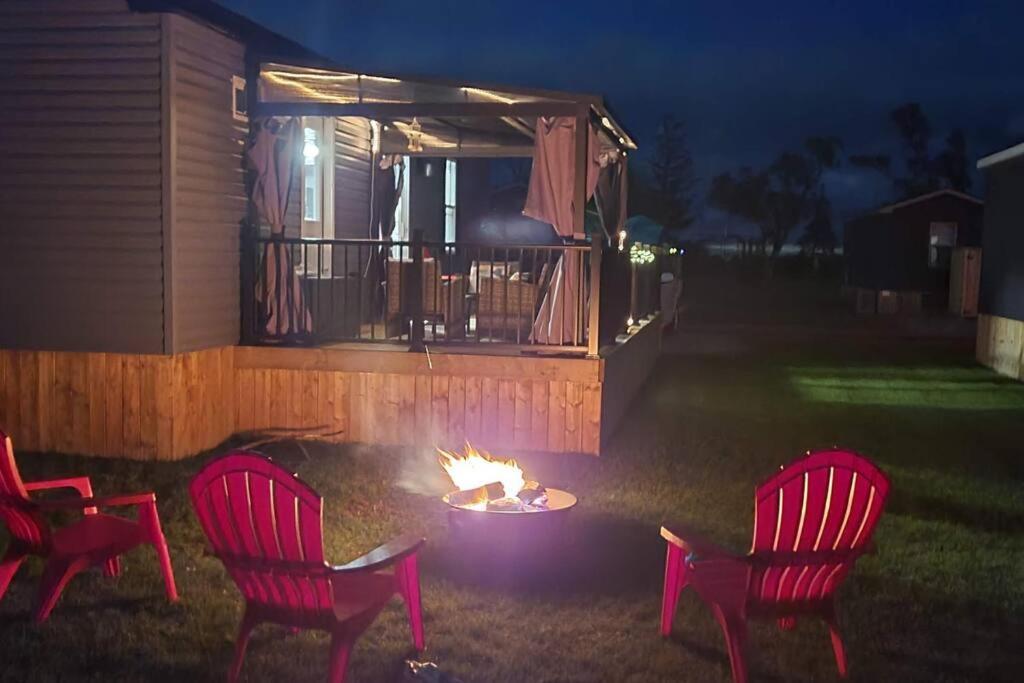 Subu'S Paradise In Niagara Exterior photo
